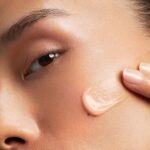 1746683777 clarins beauty flash balm 3 in 1 hydrating 10 minute face mask make up primer or quick pick me up radiance booster moisturizes brightens and visibly tightens non oily and non comedogenic.jpg