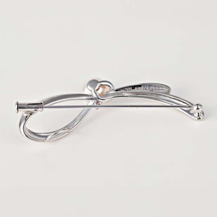 1747015506 japanese 8.0mm akoya cultured pearl with moonstone brooch for women with sterling silver classy design excellent gift pearl brooch.jpg