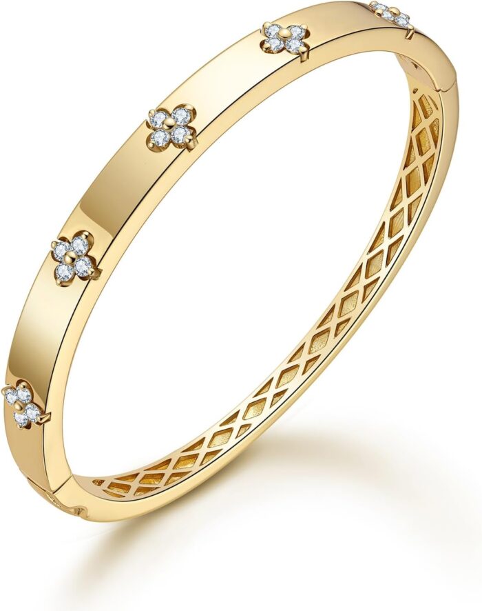 Clover emeraldmoissanite bracelets for women giftspremium emerald and moissanite d clolor vvs1 clarity 3ex cuts925 sterling silver plated 18k gold stackable non tarnish.jpg