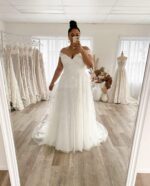 Solodish plus size wedding dresses for bride ball gown lace applique wedding gown.jpg